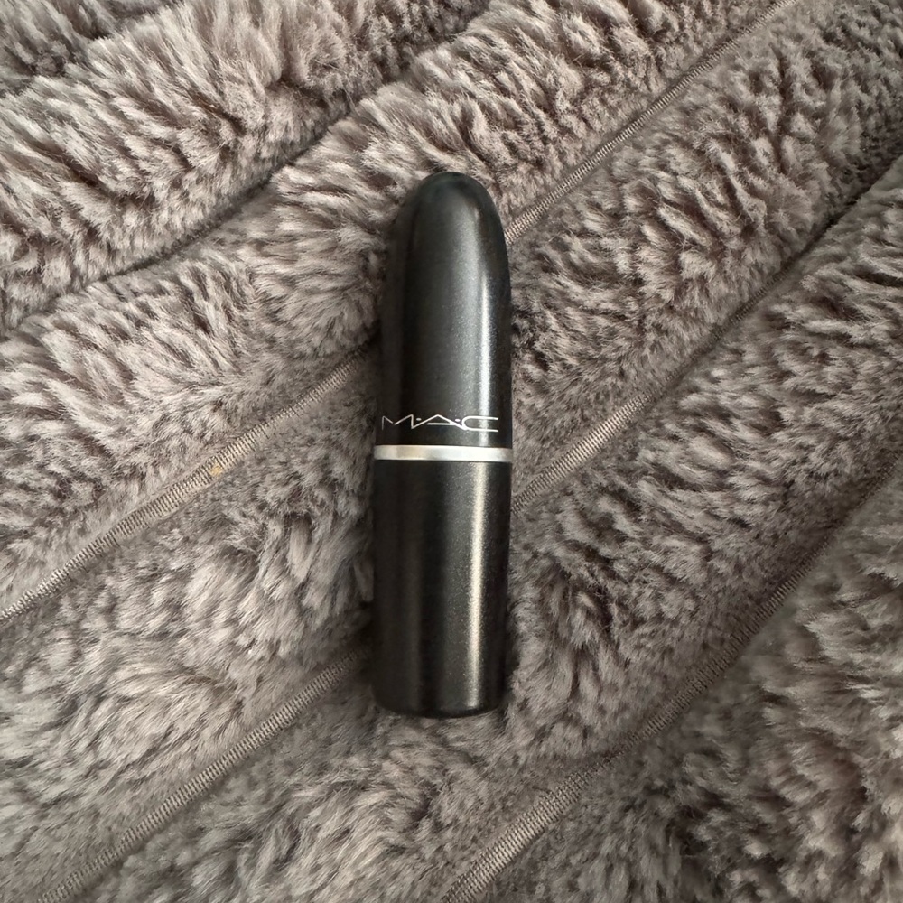 MAC COSMETICS LIPSTICK - BLANKETY